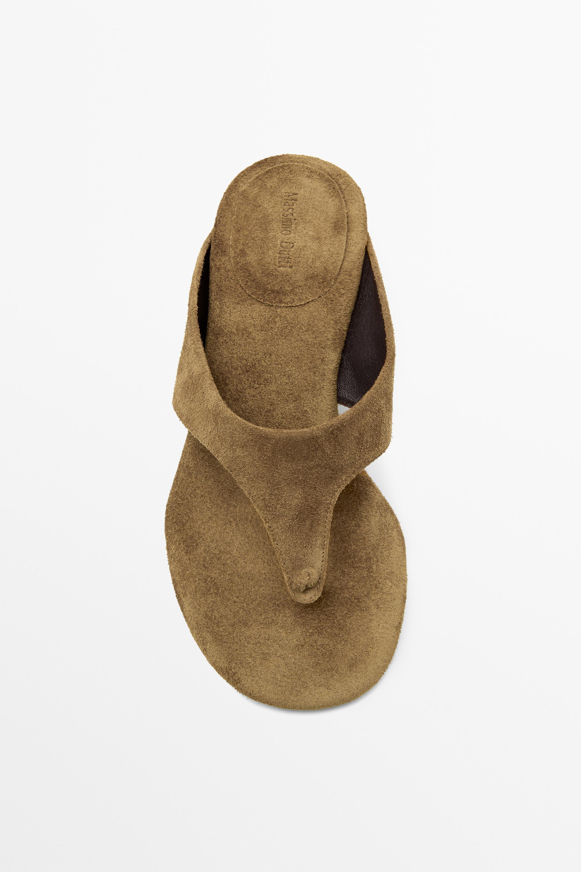 Heeled sandals with knot